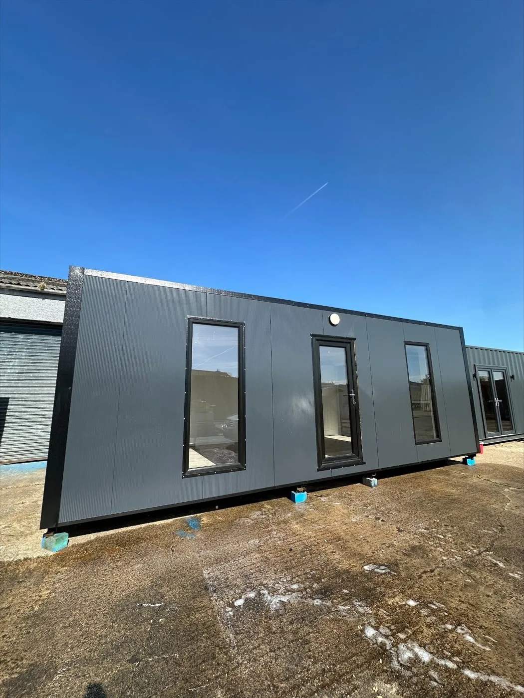 7.5 x 3m Office with Kitchenette and WC – Modular Shipping Container Workspace
