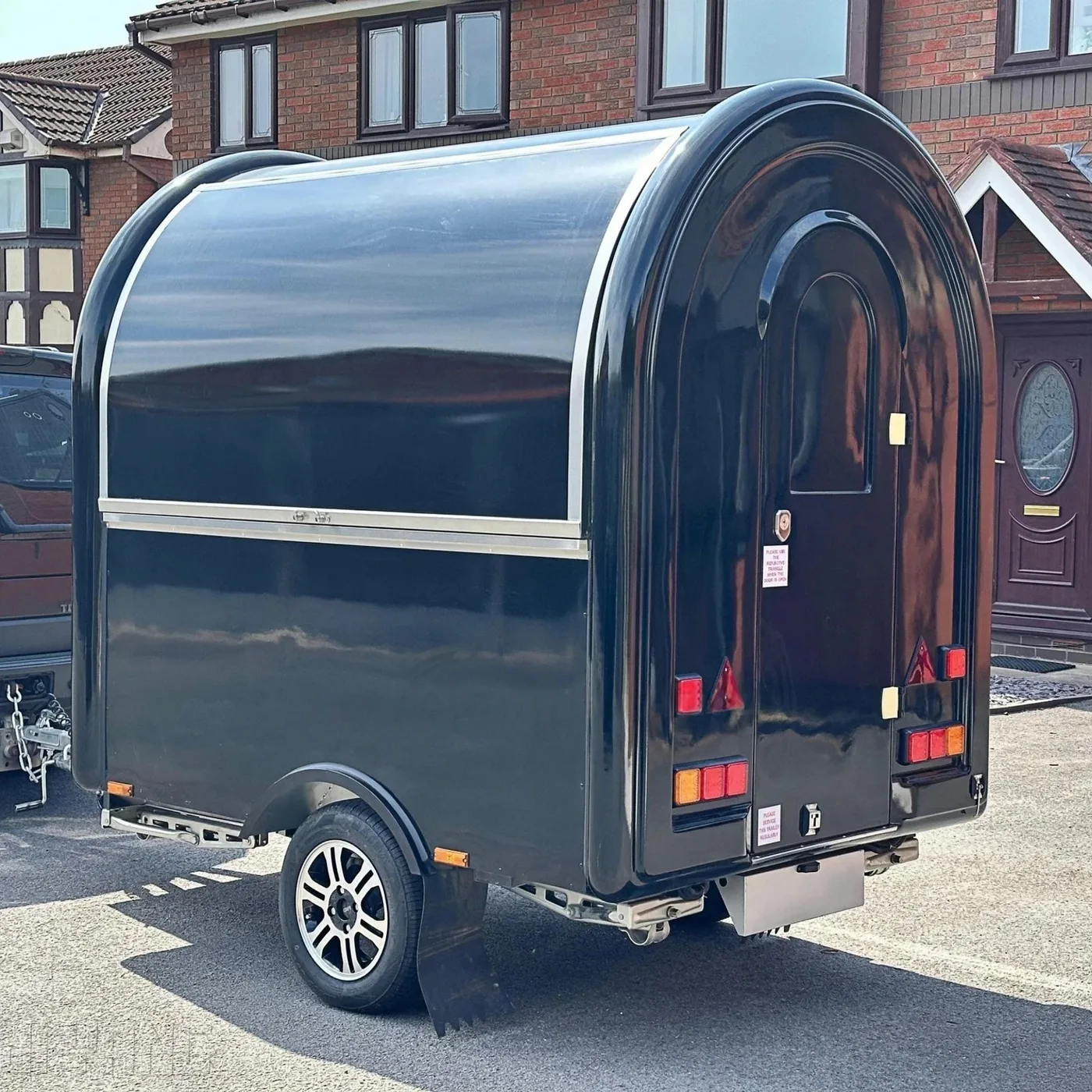 New Retro Round Food Trailer – Mobile Coffee & Ice Cream Concession Stand -Black