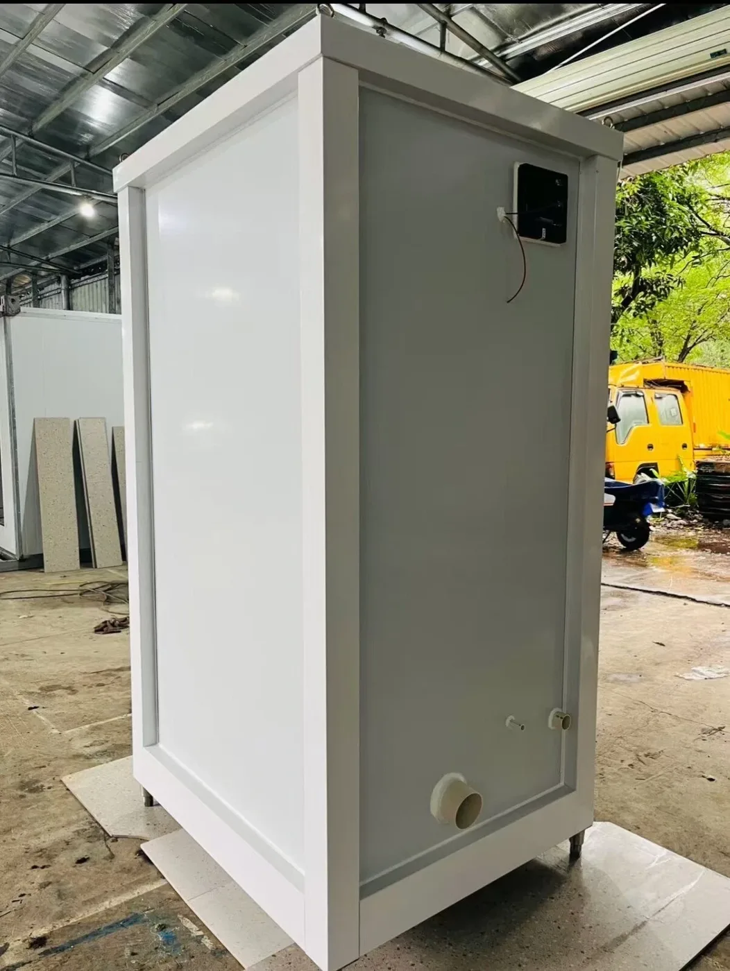 Single Stall Portable Restroom Outdoor Mobile Toilet Sink **
